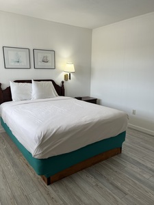 Queen Room Exterior (No Pets) Photo 4