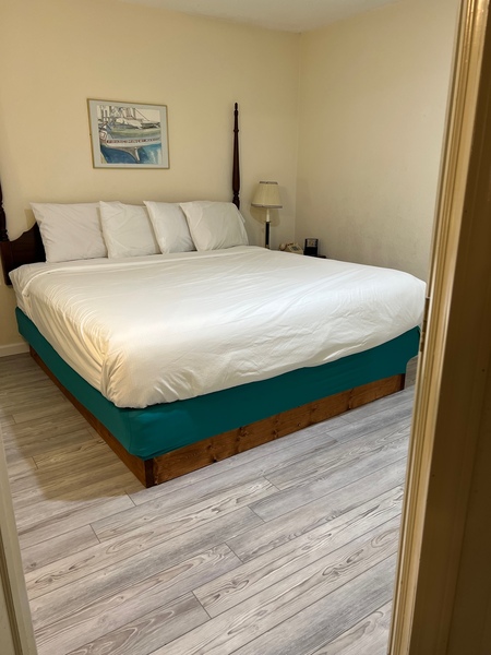 King Suite (No Pets) Photo 1